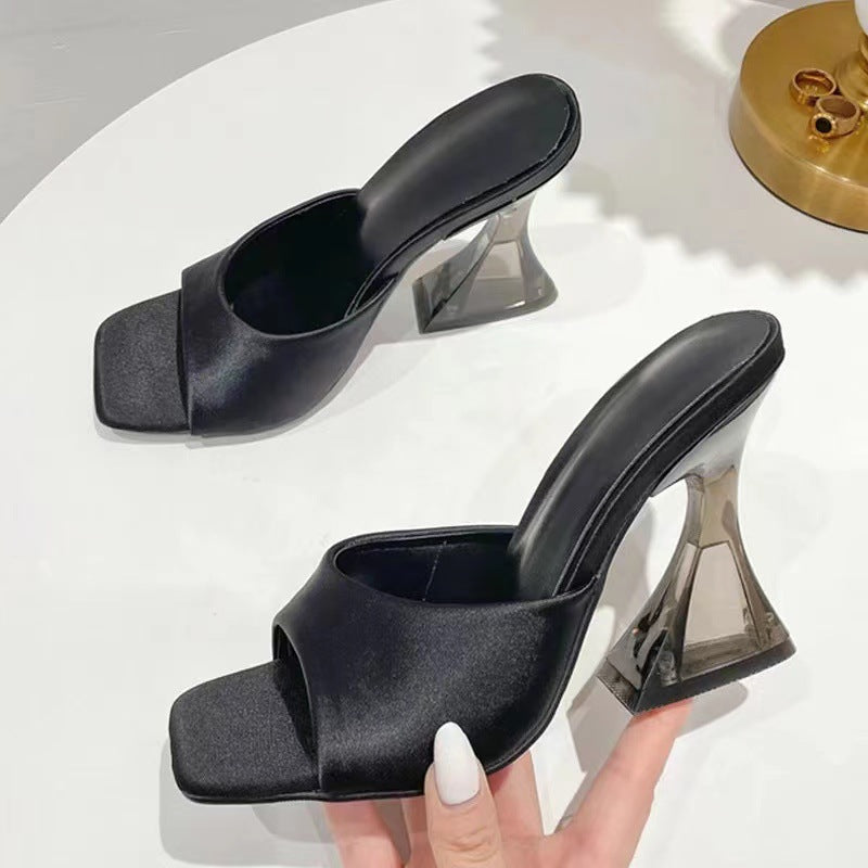 Yadiri Toe High Cubed Heels