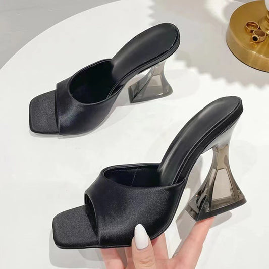 Yadiri Toe High Cubed Heels