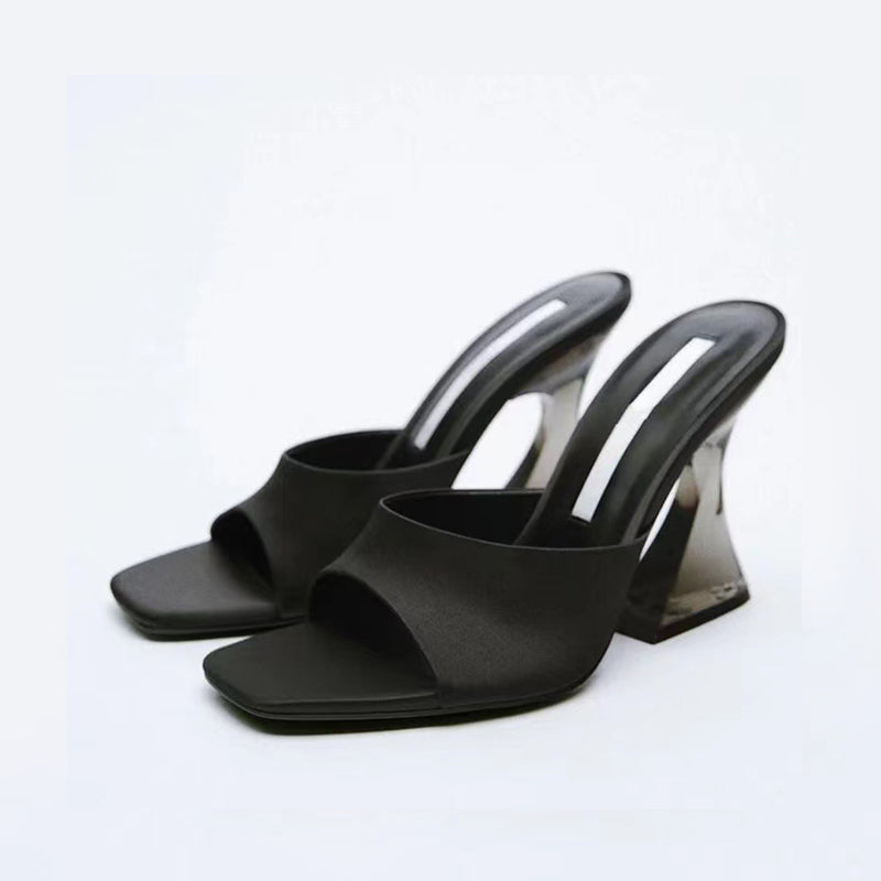 Yadiri Toe High Cubed Heels